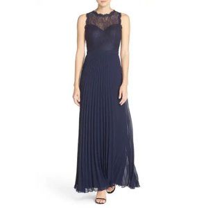Xscape Lace & Pleat Chiffon Gown Navy Size 6P